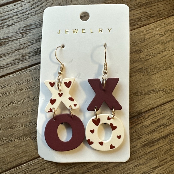 XOXO Jewelry - Heart Dangle Valentine Earrings XOXO Acrylic Red‎ White